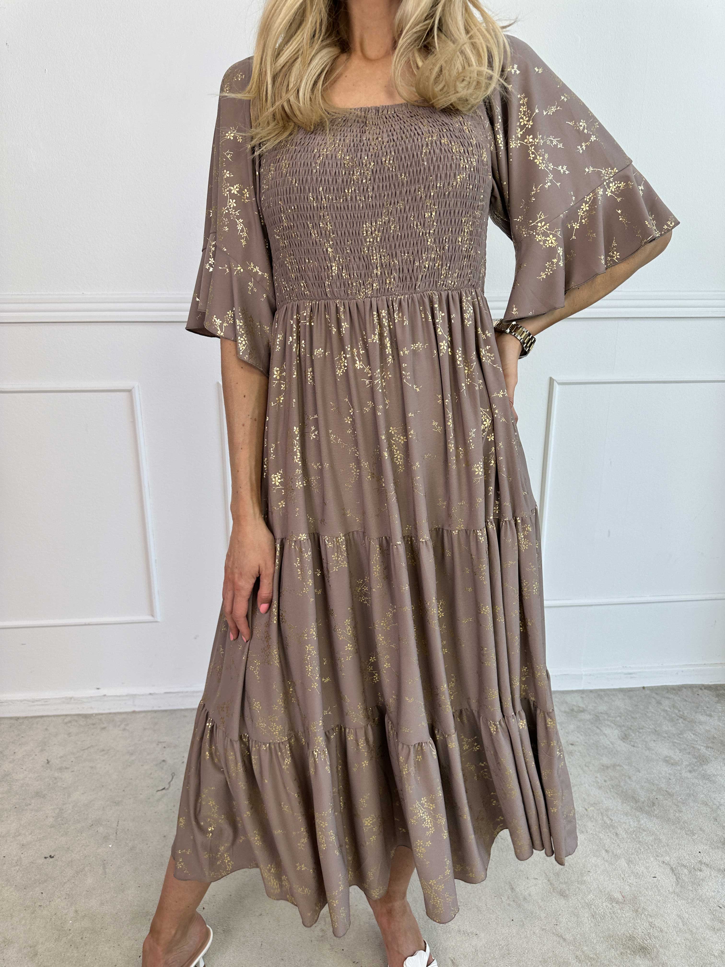 Elna Gold - Ensfarvet elastisk kjole med smock og guld print